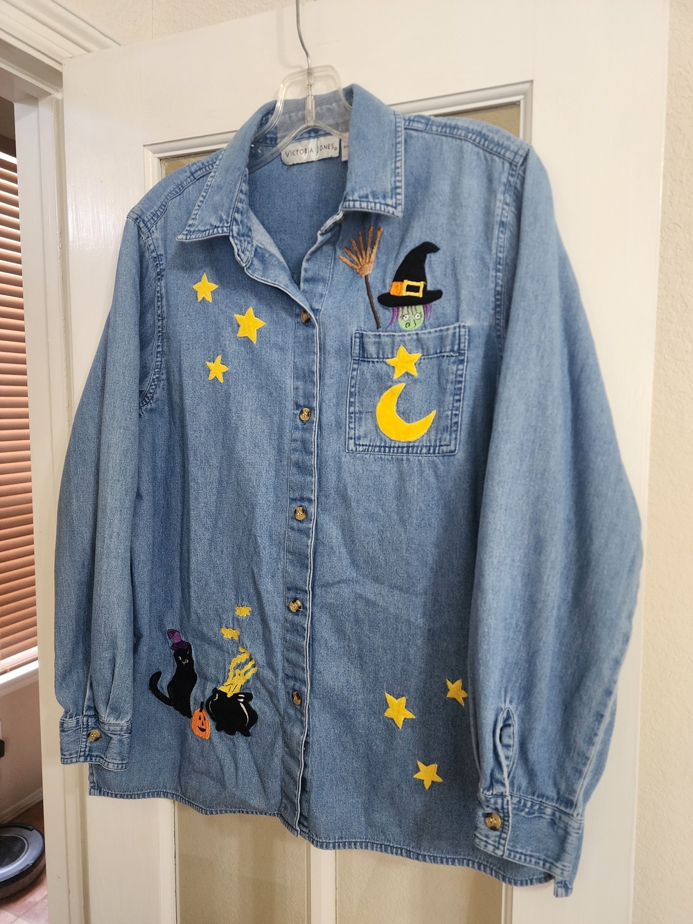 Vintage Victoria Jones Halloween Denim Shirt M Witch Black Cat Embroidered - Picture 3 of 12
